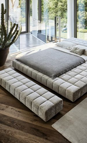 Squaring bench and pouf by Bonaldo