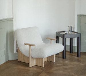 KIVO lounge chair / natural oak